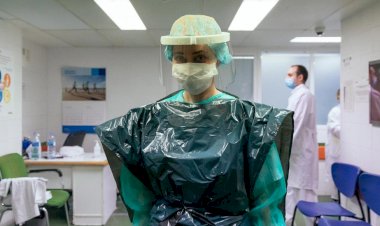 İngiltere'de sağlıkçılardan tek kullanımlık tulumları yıkayıp yeniden kullanmaları istendi