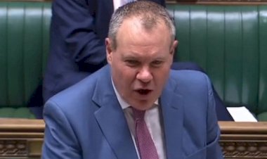 İngiliz bakan, 'alacaklıyı tehdit ettiği' iddiası üzerine istifa etti