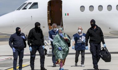 Eş-Şebab'ın 2 yıldır kaçırdığı İtalyan kadın Müslüman olarak geri döndü