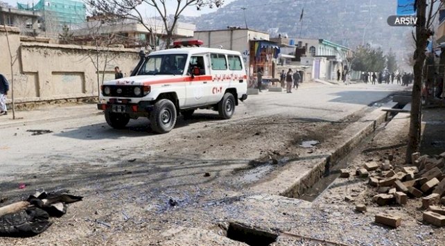 Afganistan'da valiye bombalı saldırı