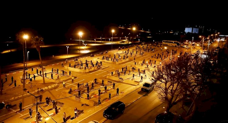 İşgal altındaki Yafa'da teravih namazı için açık otopark organizasyonu