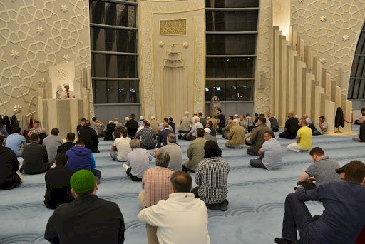 Almanya'daki camilerin çoğu 9 Mayıs'tan itibaren ibadete açılacak
