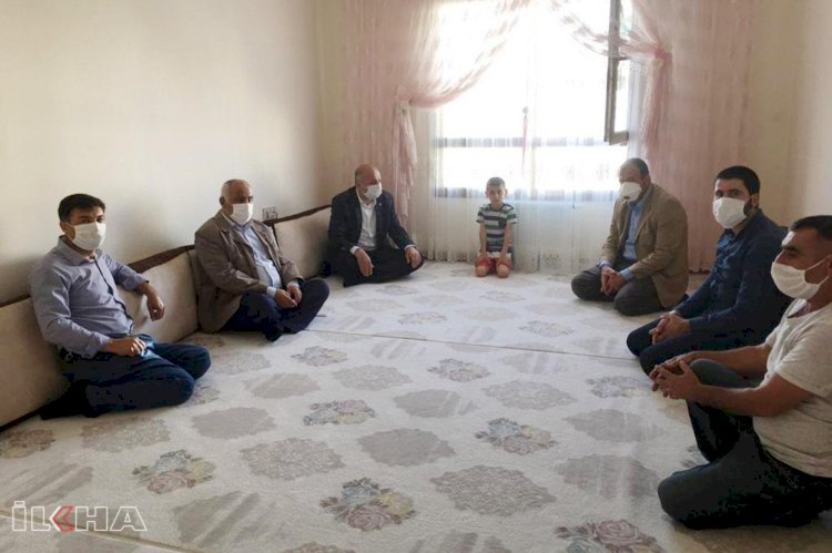 HÜDA PAR'dan Nusaybin'de polisin tartakladığı çocuğun ailesine ziyaret