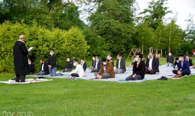 Avusturya'nın İnnsbruck şehrinde bayram namazı sevinci yaşandı
