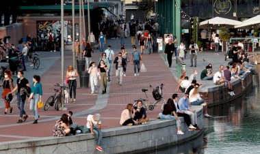 İtalya'da gençlere salgın uyarısı