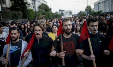 İngiltere, Yunanistan ve İsveç'te binlerce kişi ABD'yi protesto etti