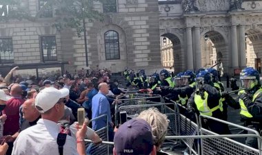 İngiltere'de ırkçılık karşıtları ile aşırı sağcılar arasında gerginlik