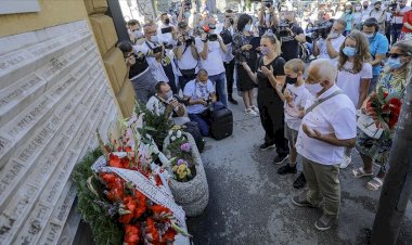 Saraybosna'da 25 yıl önce yaşanan pazar yeri katliamının kurbanları anıldı