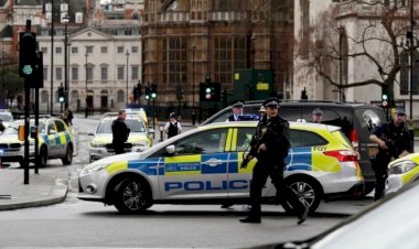 İngiltere'de bıçaklı saldırı paniği