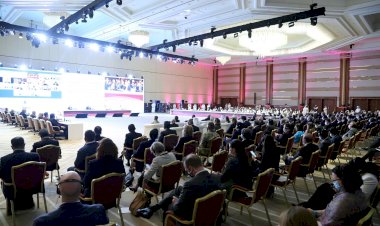 Afganistan için tarihi 'barış masası' kuruldu