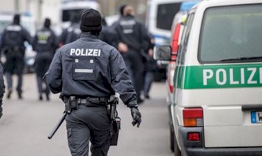 Almanya'da ırkçı paylaşımlarda bulunan 29 polis açığa alındı