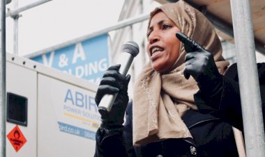 İngiltere'nin ilk başörtülü belediye başkanı, ırkçılıkla suçladığı İşçi Partisi'nden istifa etti