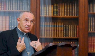 Fransız Başpiskopos: Dinlere hakaret etme hakkını kendinizde göremezsiniz