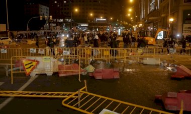 İspanya'da tedbirlere karşı protestolarda sokaklar savaş alanına döndü