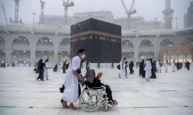 Rahmet yağmuru altında ilk tavaf