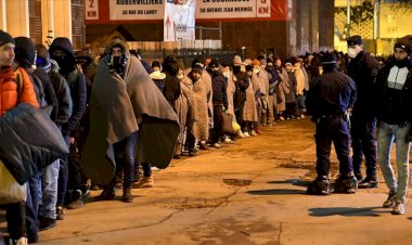 Paris'te yaklaşık 2 bin düzensiz göçmenin kaldığı kamp tahliye edildi