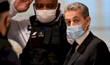 Sarkozy'nin yolsuzlukla yargılandığı davada 4 yıl hapsi istendi