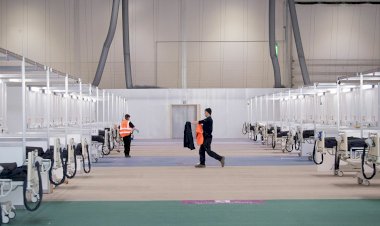 İngiltere'de İlkokullar kapatıldı, sahra hastaneleri tekrar açıldı