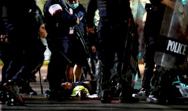 Tayland'da hükümet karşıtı protestocu gruplar polisle çatıştı