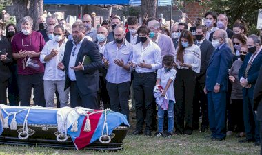 Arjantin'in Eski Devlet Başkanı Carlos Menem Müslüman mezarlığına defnedildi