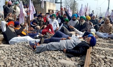 Hint çiftçiler bu sefer demir yollarını kapattı