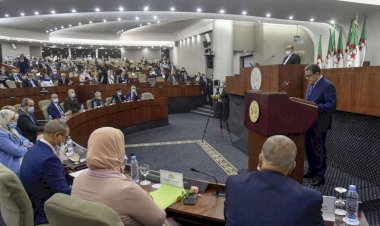 Cezayir Cumhurbaşkanı, erken seçime gitmek için parlamentoyu feshetti