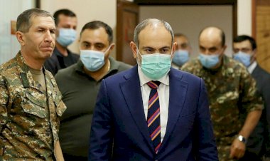 Paşinyan kendini istifaya çağıran Genelkurmay Başkanını görevden aldı