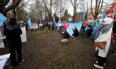 Çin'in Brüksel Büyükelçiliği önünde Uygur protestosu