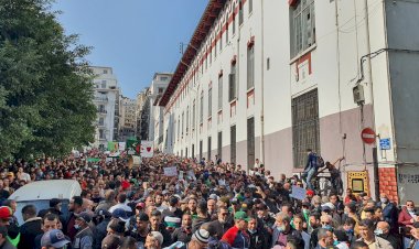 Cezayir'de halk 'köklü değişim' talebiyle yine sokaklara indi