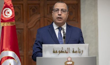 Tunus'ta Cumhurbaşkanı ile çekişme yaşayan Başbakan Meşişi istifasının söz konusu olmadığını açıkladı