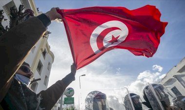 Tunus'taki Özgür Anayasa Partisi lideri ve destekçileri, Dünya Müslüman Alimler Birliği binasına baskın düzenledi