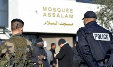 Fransa'da kıldığı namaz radikalleşme işareti olarak nitelendirilip işine son verildi