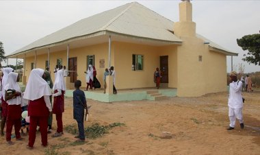 Nijeryalı Müslümanlar, okullarda başörtüsü serbestliği kararı nedeniyle çıkan şiddet olaylarına tepki gösterdi