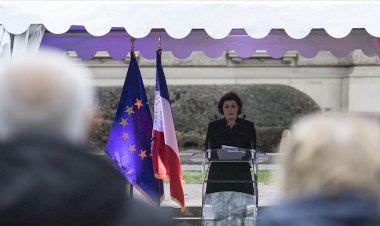 Strasbourg Belediye Başkanı, Eyüp Sultan Camisi'nin inşası için yapılan para yardımını savundu