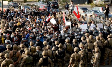 Lübnan'da protestocular yönetimin istifasını istedi
