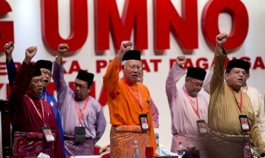 Malezya'da koalisyon ortağı UMNO, Başbakan Muhyiddin ile yollarını ayırıyor