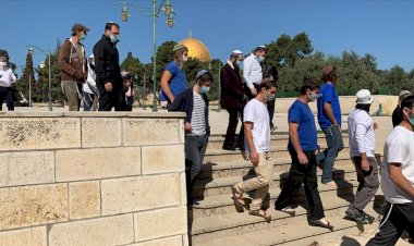 Yüzlerce fanatik Yahudi Mescid-i Aksa'ya baskın düzenledi