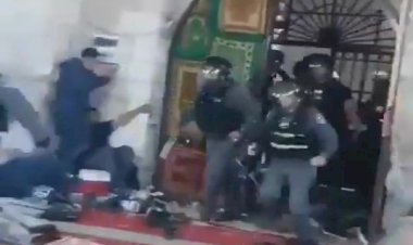 Hamas: İşgal güçleri, Mescid-i Aksa'yı kirletmenin ve cemaate saldırmanın bedelini ödeyecek