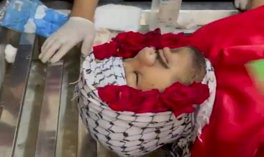 Batı Şeria şehidlerini güllerle süsleyerek uğurluyor