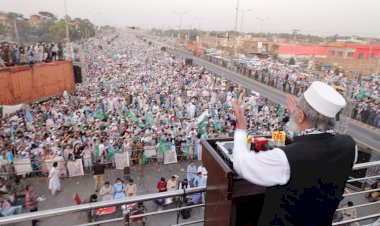 Peşaver'de yüzbinler 'Lebbeyk Ya Aksa' sloganlarıyla Filistinlilere destek mesajı verdi