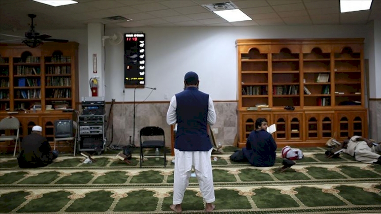 New York'ta Kovid-19 nedeniyle kapanan ibadethaneler açılacak