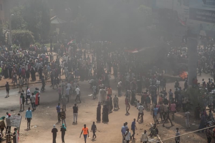 Sudan'da binlerce eylemci 'devrimin gidişatının düzeltilmesi' talebiyle sokaklara indi
