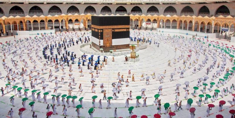 Suudi Arabistan umre ziyaretlerini başlatmaya hazırlanıyor