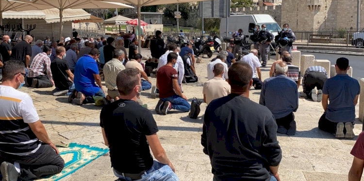 İşgal güçleri, Filistinlilerin Mescid-i Aksa'ya ulaşmalarını engelledi