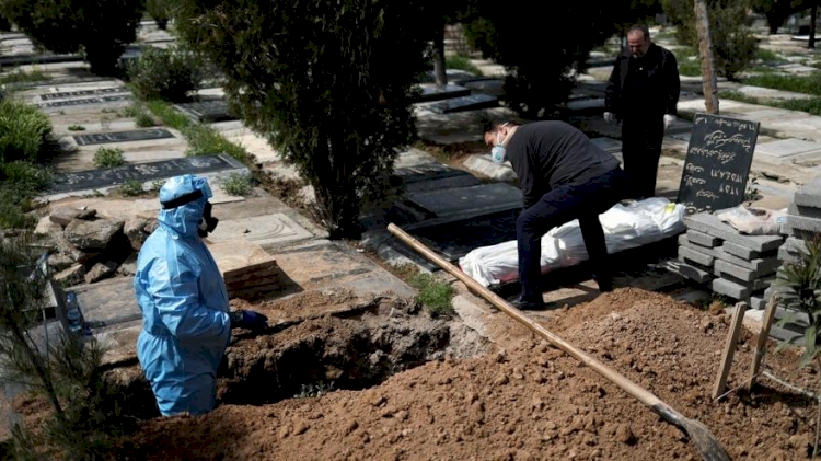 İran'da son 24 saatte Kovid-19'dan 211 kişi hayatını kaybetti