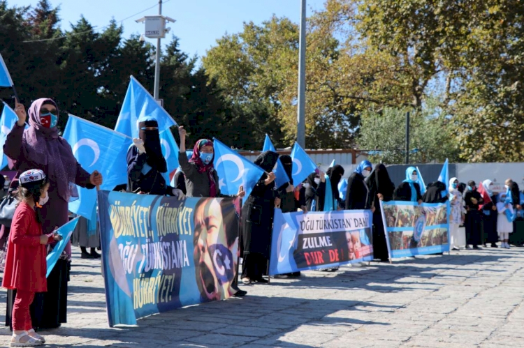 Çin'in Doğu Türkistan işgali 71'inci yılında İstanbul'da protesto edildi