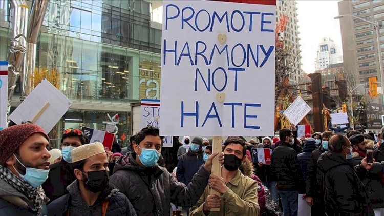Kanadalı Müslümanlar Macron’u protesto etti