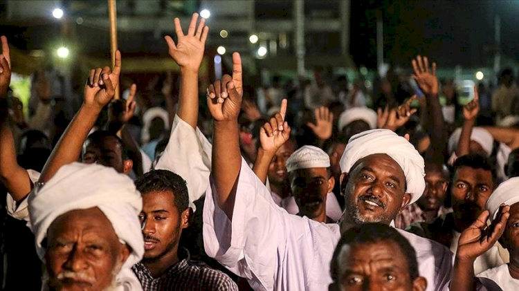 Sudanlı alimler Macron'un İslam karşıtı açıklamalarını protesto etti