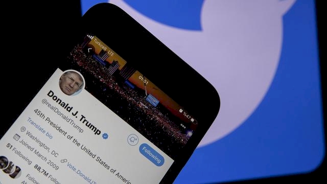 Twitter Trump'ın hesabını kalıcı olarak askıya aldı