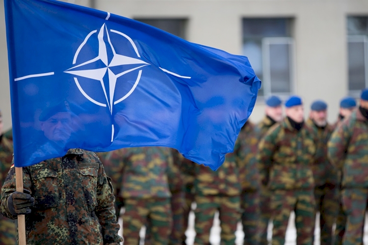 Afganistan için karar alamayan NATO, Irak'taki varlığını artıracak